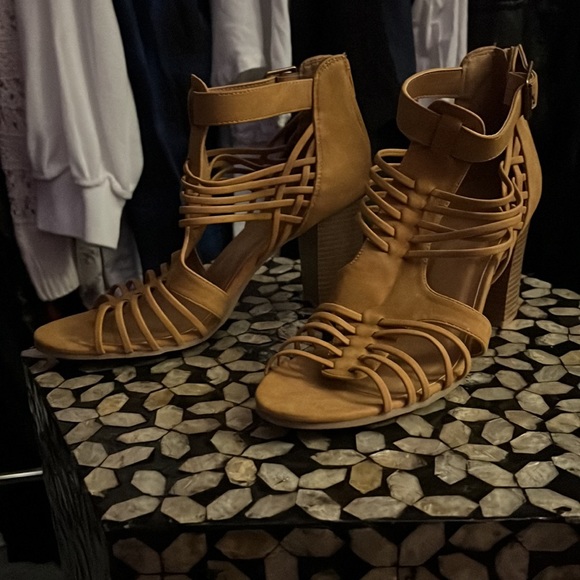 Sandal block heels by Charlotte Russe - Picture 3 of 4